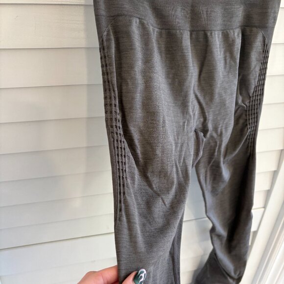 Amazon leggings - honestly my fave fit ever, just have more in diff colours - Picture 2 of 4